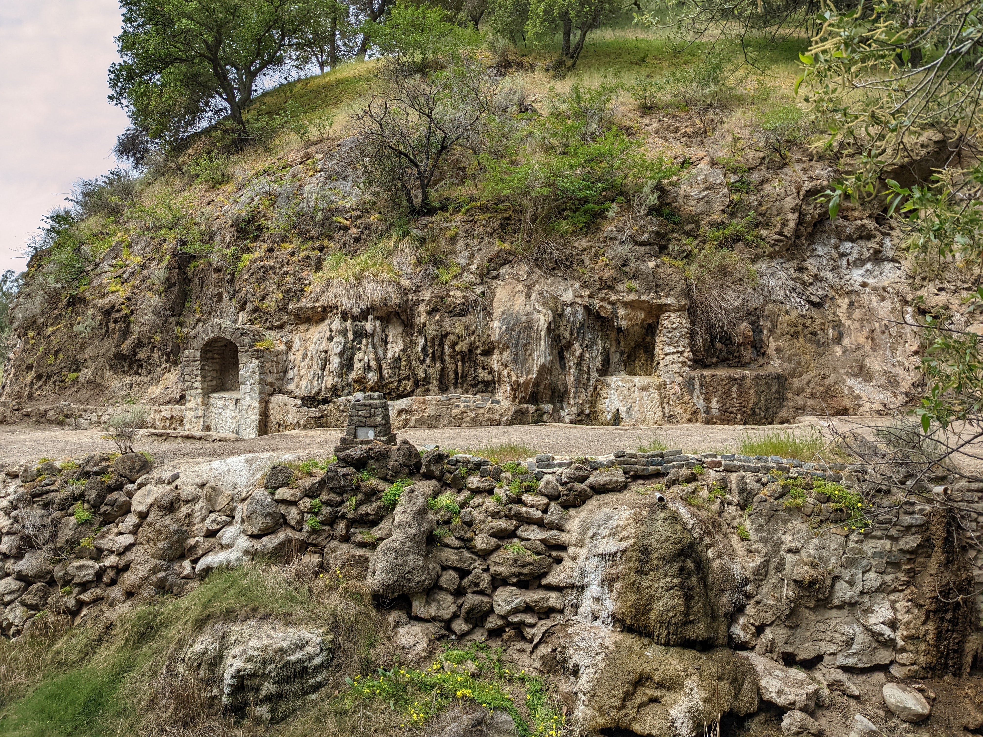 Mineral spring grottoes